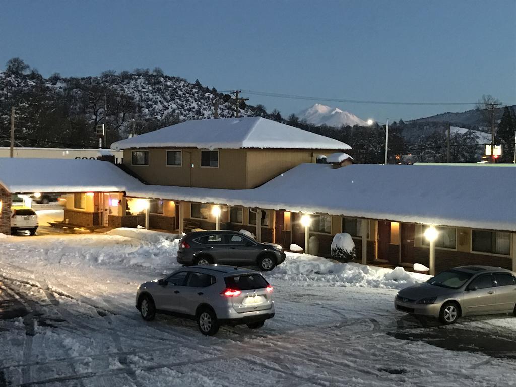 Klamath Motor Lodge Yreka Exteriör bild