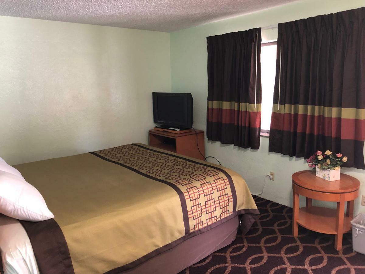 Klamath Motor Lodge Yreka Exteriör bild