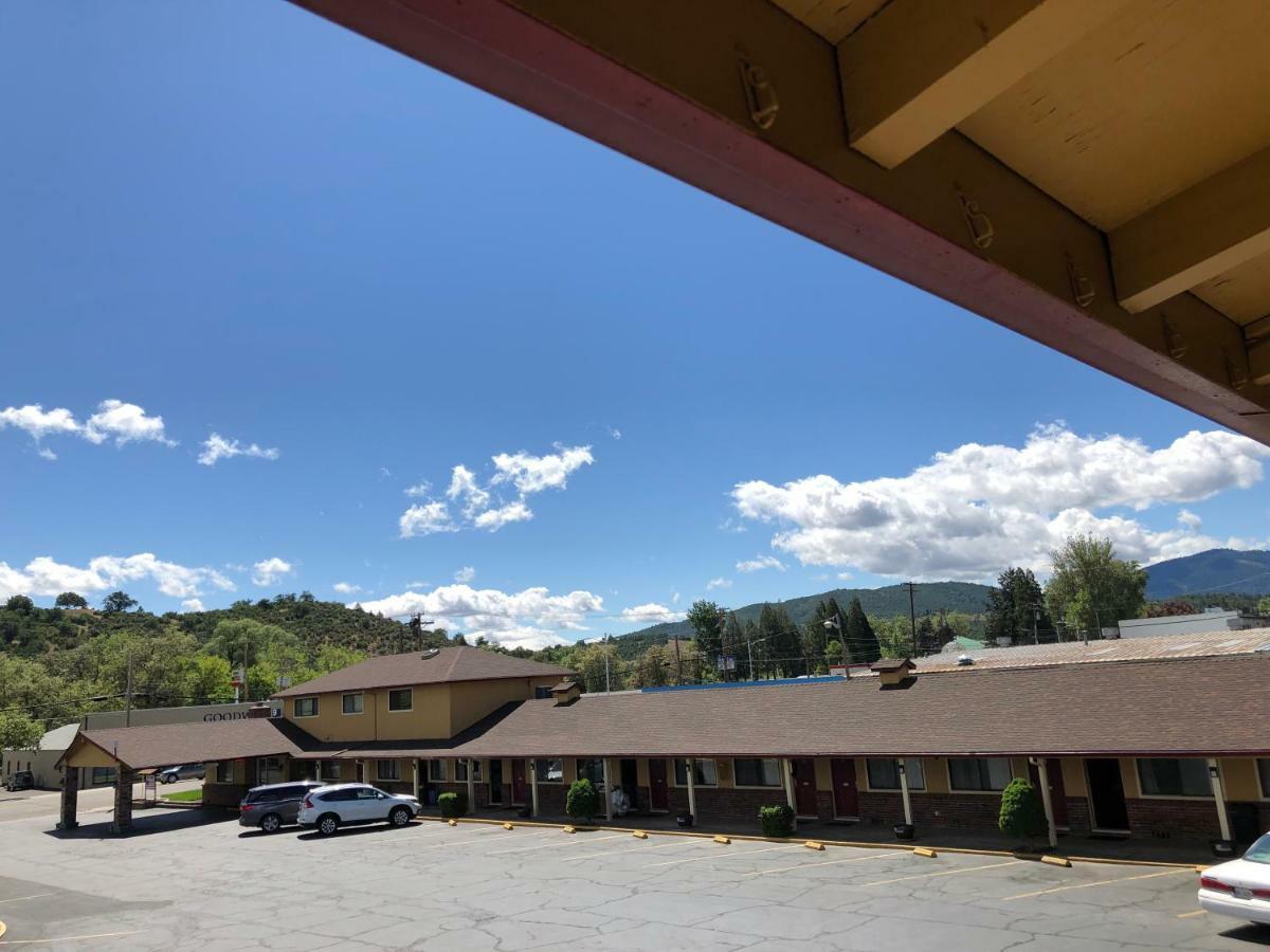 Klamath Motor Lodge Yreka Exteriör bild